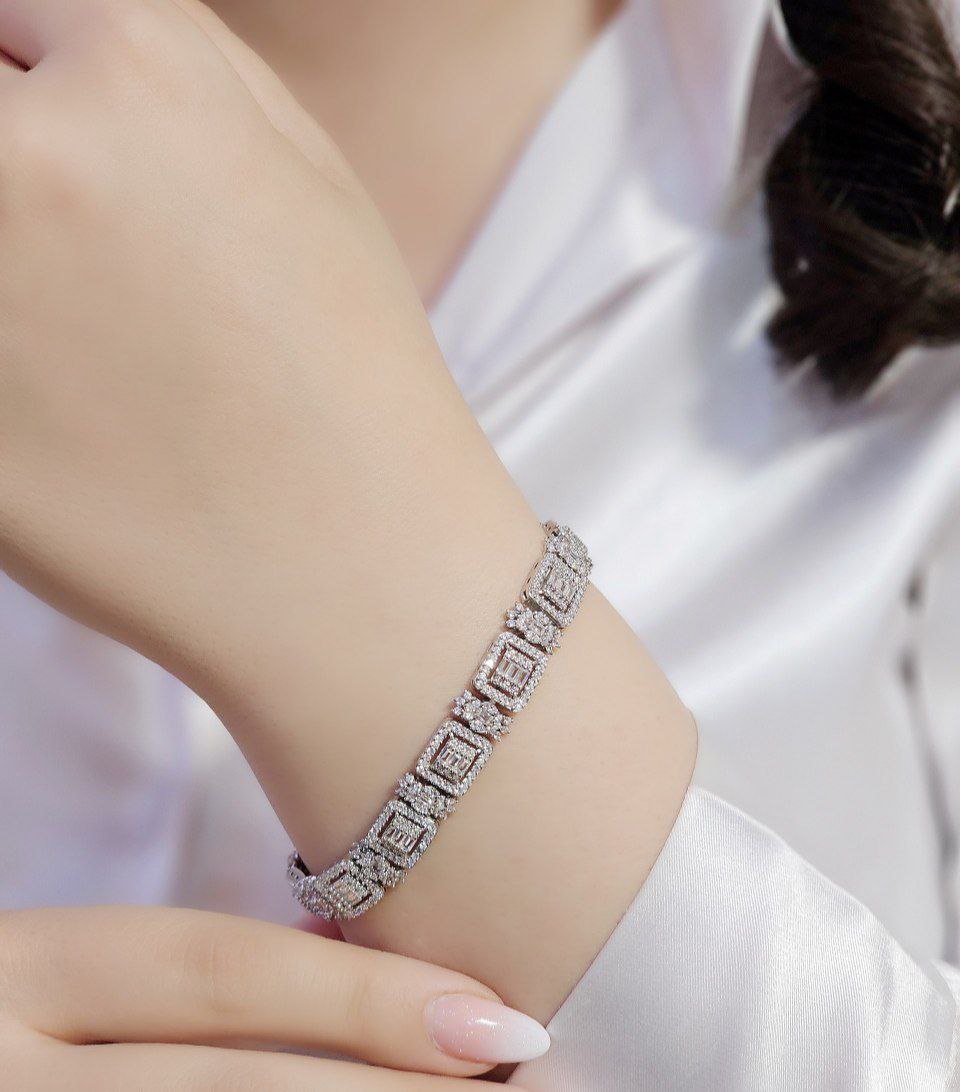 دستبند نقره زنانه با سنگ برلیان و امرالد ضد حساسیت