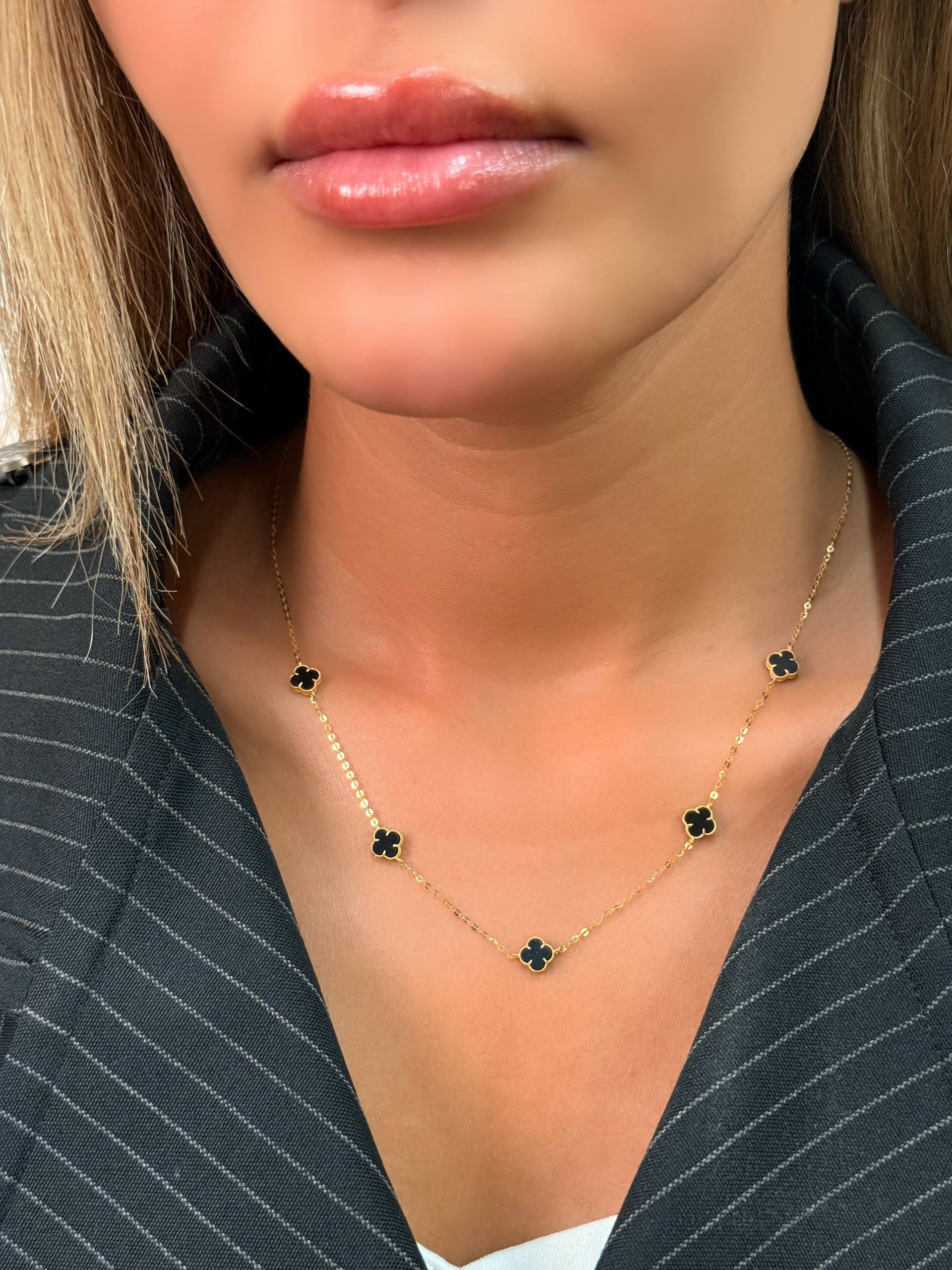 گردنبند ونکلیف ۵ گل زنانه در دو رنگ سبز و مشکی